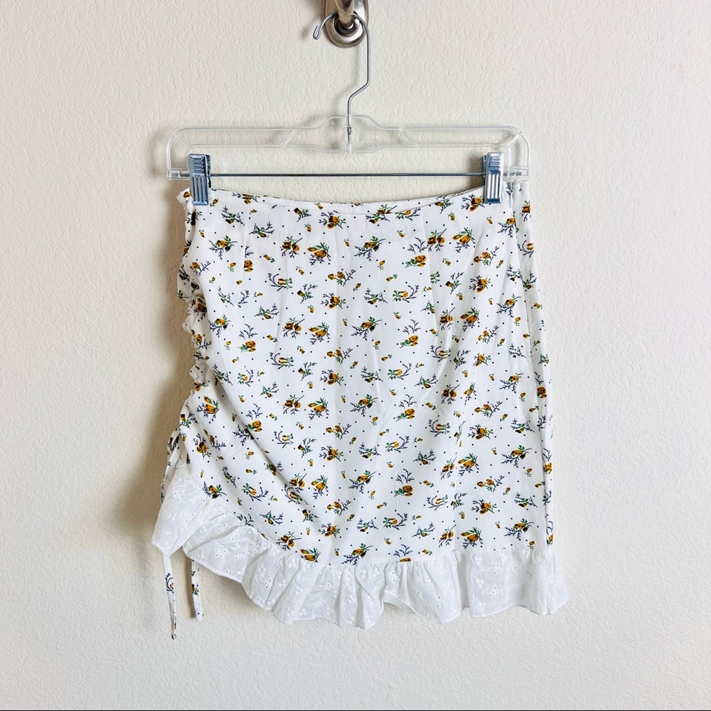 White & Yellow Ditsy Floral Side Ruched Embroidered Ruffle Trim Mini Skirt - Picture 2 of 5